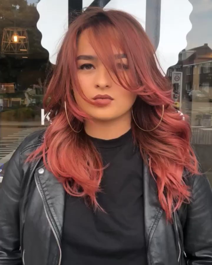 ‘Pink isn’t just a color, it’s an attitude!’ #pinkhair #kenenjerrys #kappertilburg #fashionstylist #colormaster #welovecolors #noboringhairever #becreative #matrixnederland // ‘Good hair speaks louder than words!’ // ‘Life is too short to have boring hair!’ // ‘A great hairstyle is the best accessory!’ ?
